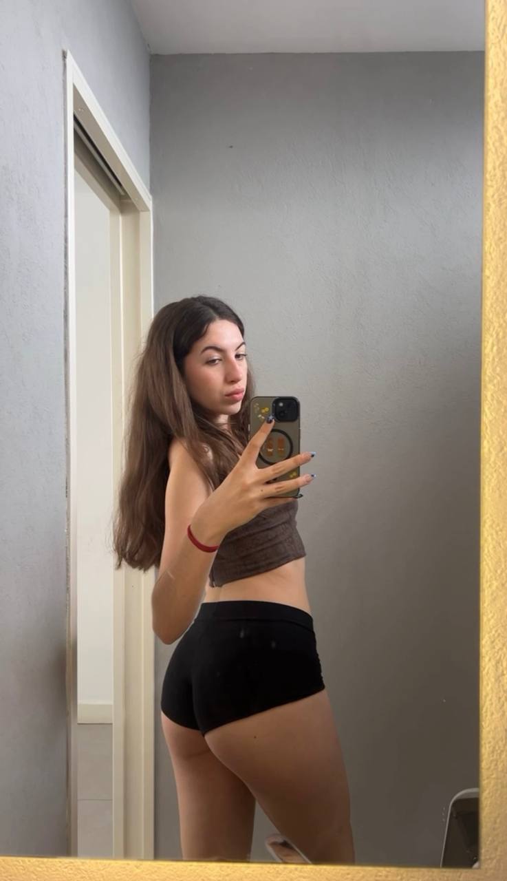 Amber in her underwear in Anda