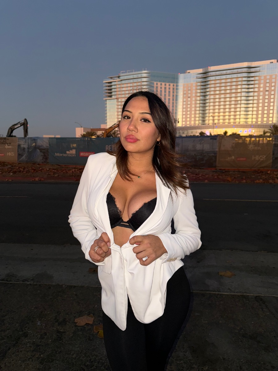 Take a pause and enjoy Ali Cruz — streaming from Anda