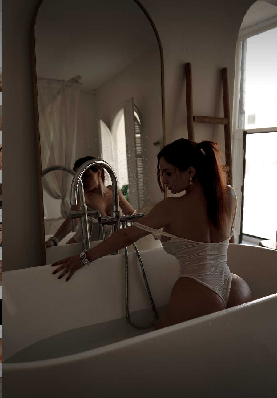 A playful frame from Miranda Faith nude — online in Anda