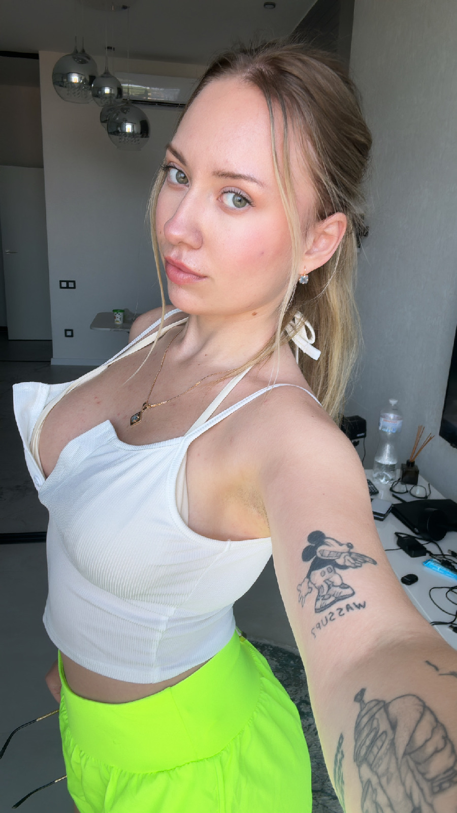 KateV in her underwear in Anda