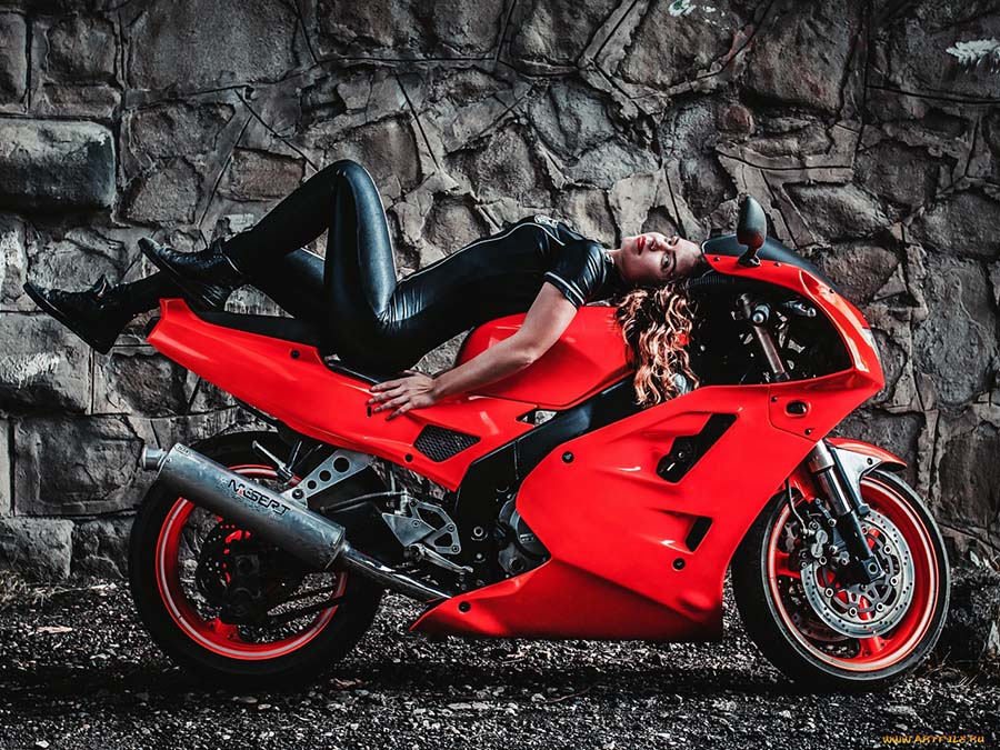 Beautiful girl Beautiful girls and motorcycles in Anda