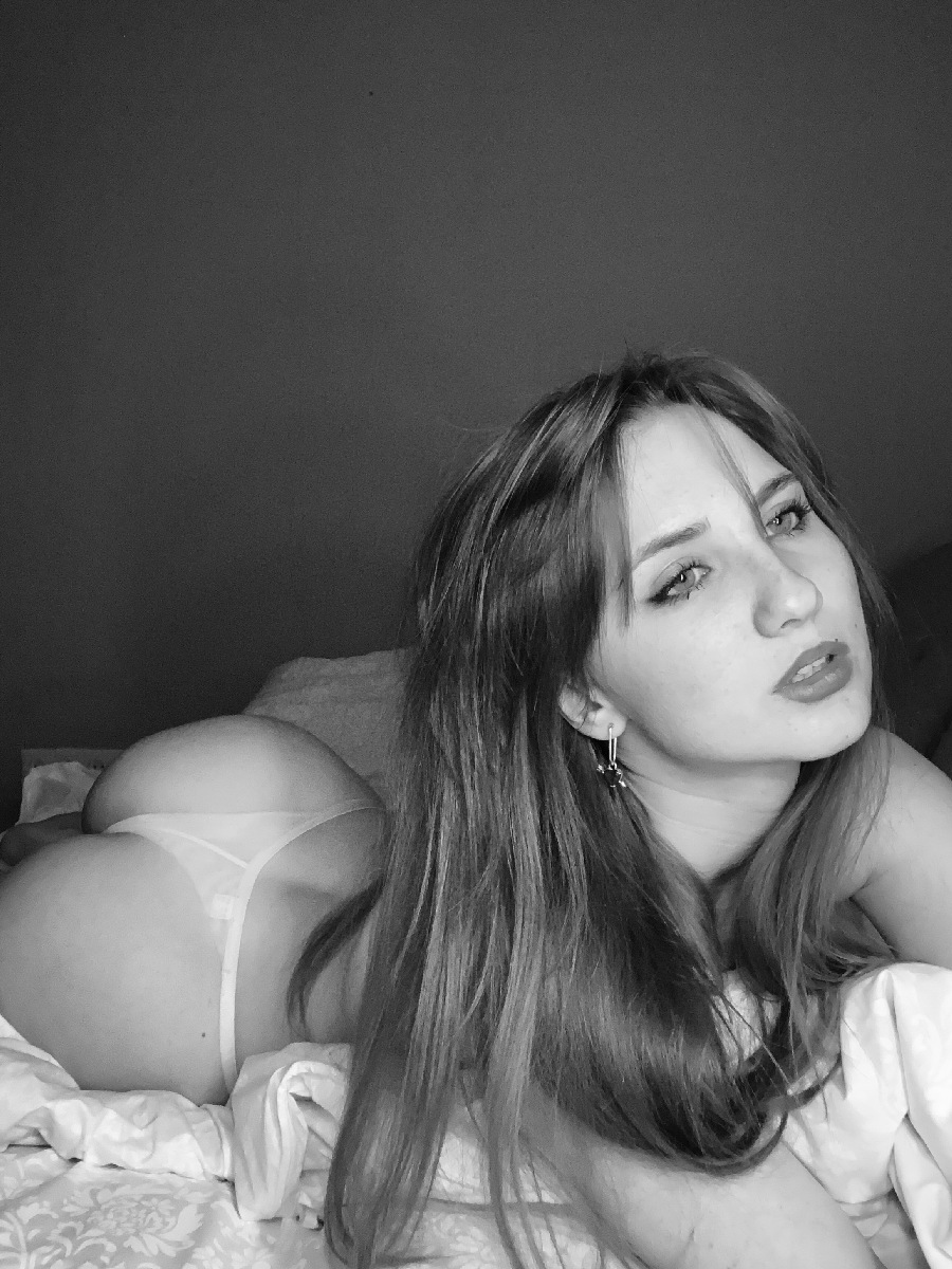 Take a pause and enjoy Nata nude — streaming from Anda