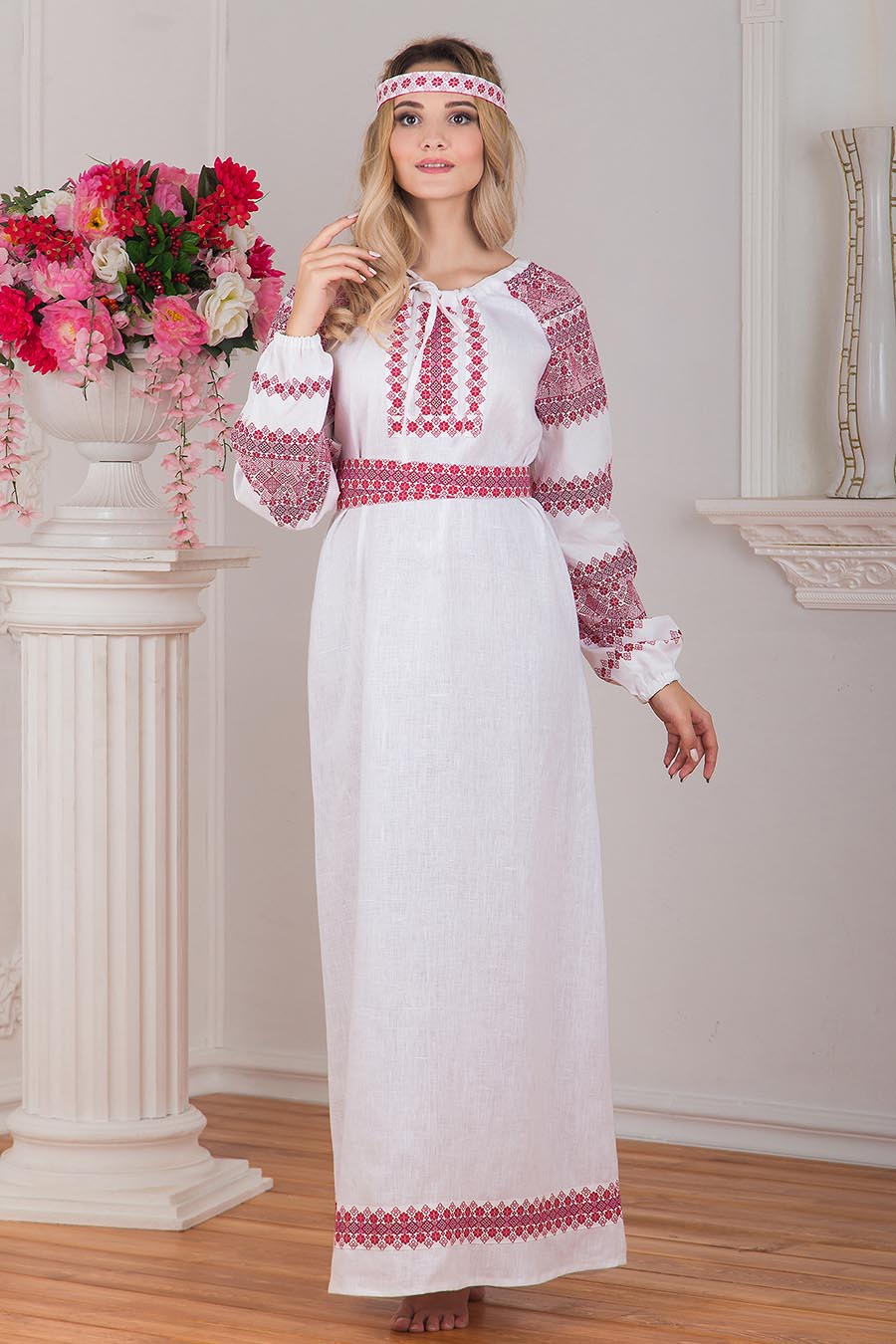 Women in Slavic costumes in Anda