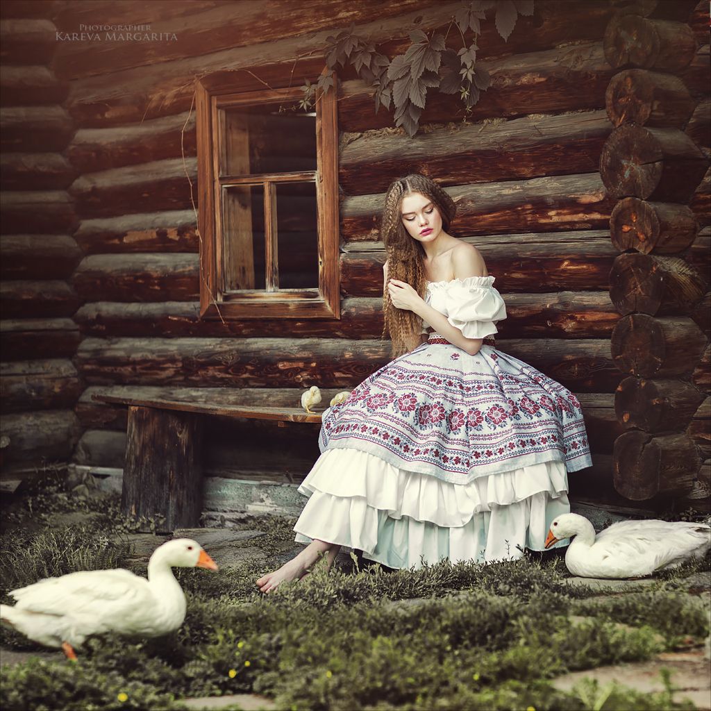 Women in Slavic costumes in Anda