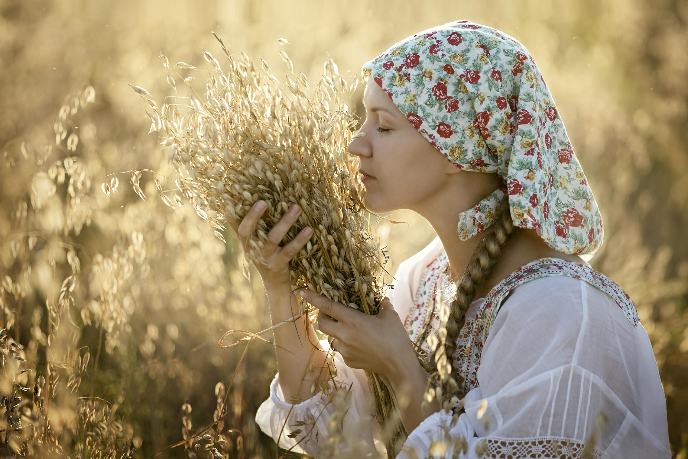 Photo Women in Slavic costumes in Anda