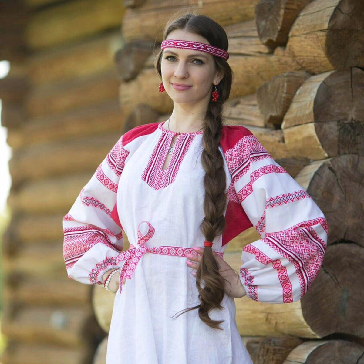 Girls in Slavic costumes in Anda