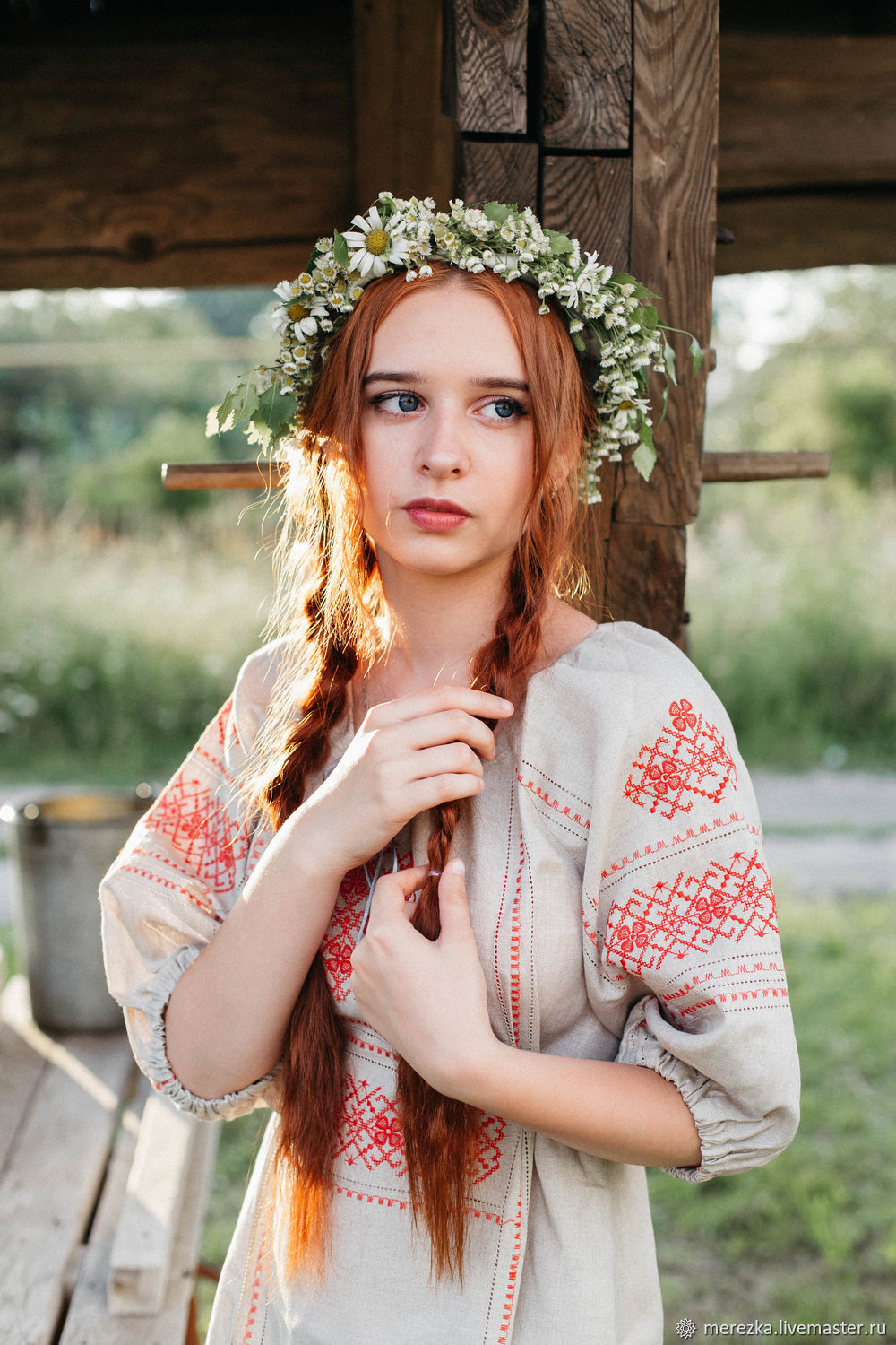 Girls in Slavic costumes in Anda