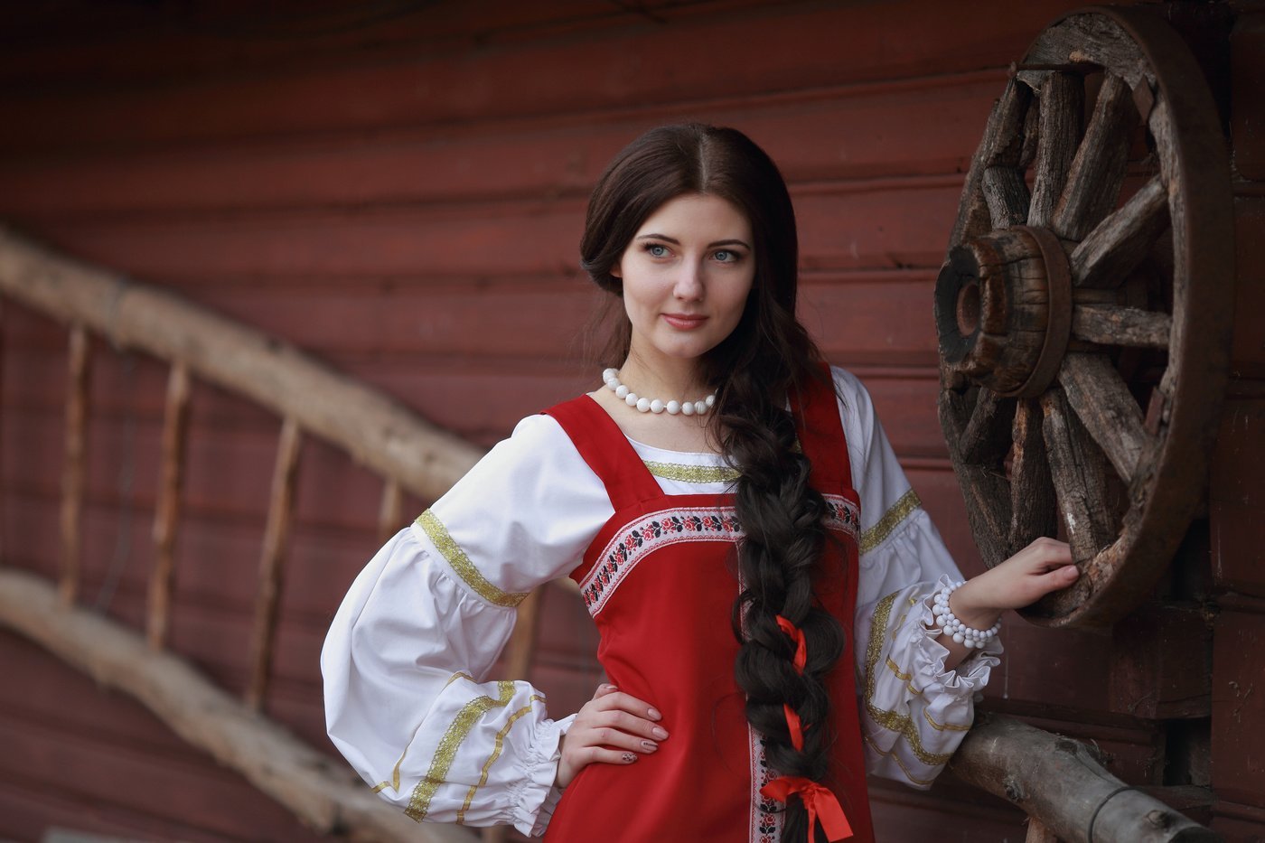 Girls in Slavic costumes in Anda