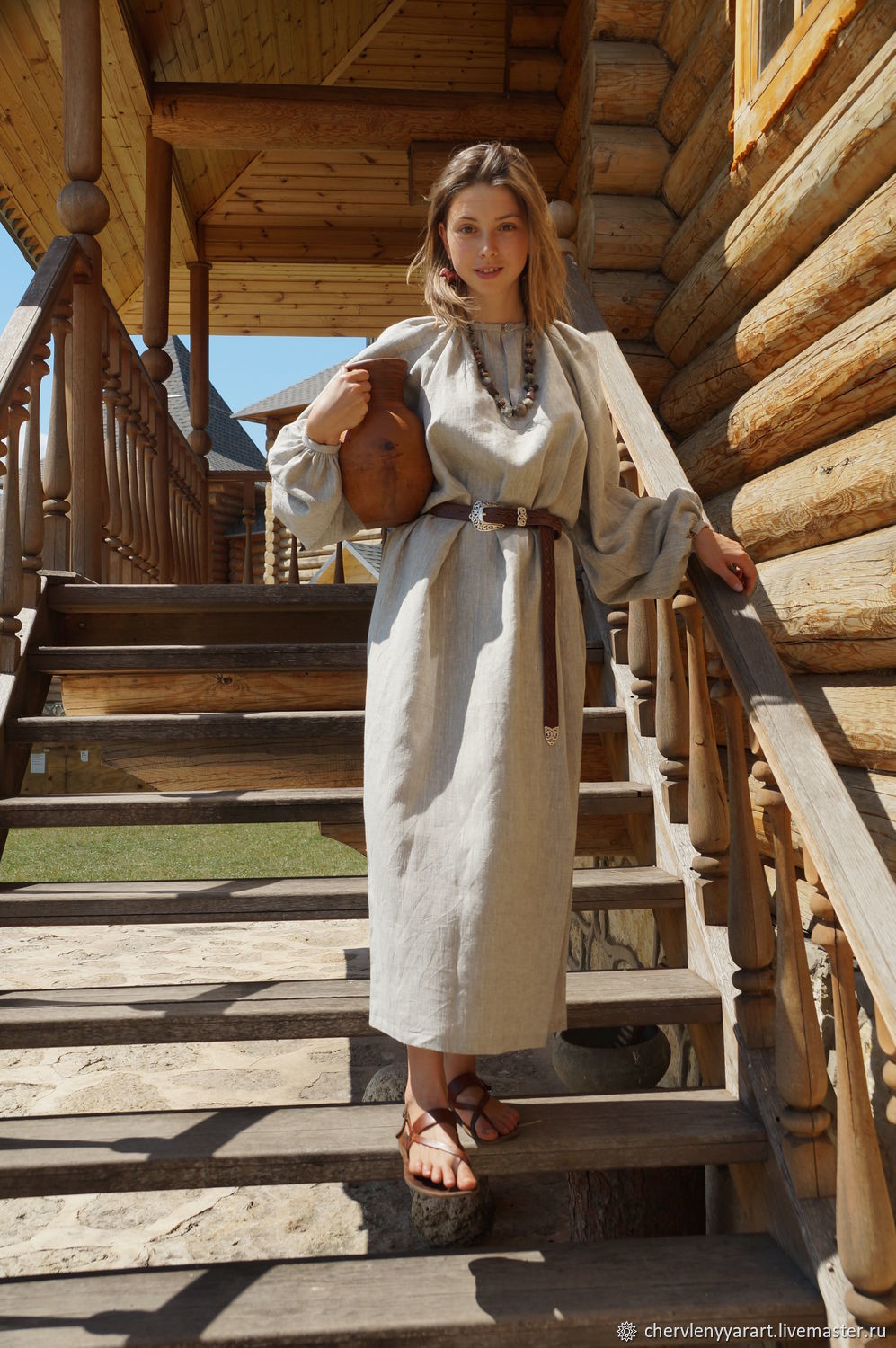 Girls in Slavic costumes in Anda