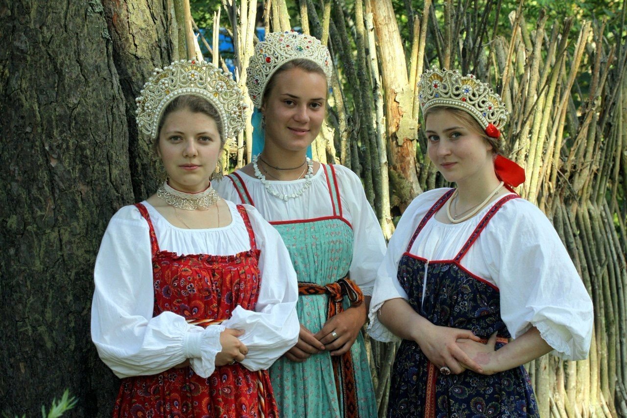 Sexy model Girls in Slavic costumes in Anda