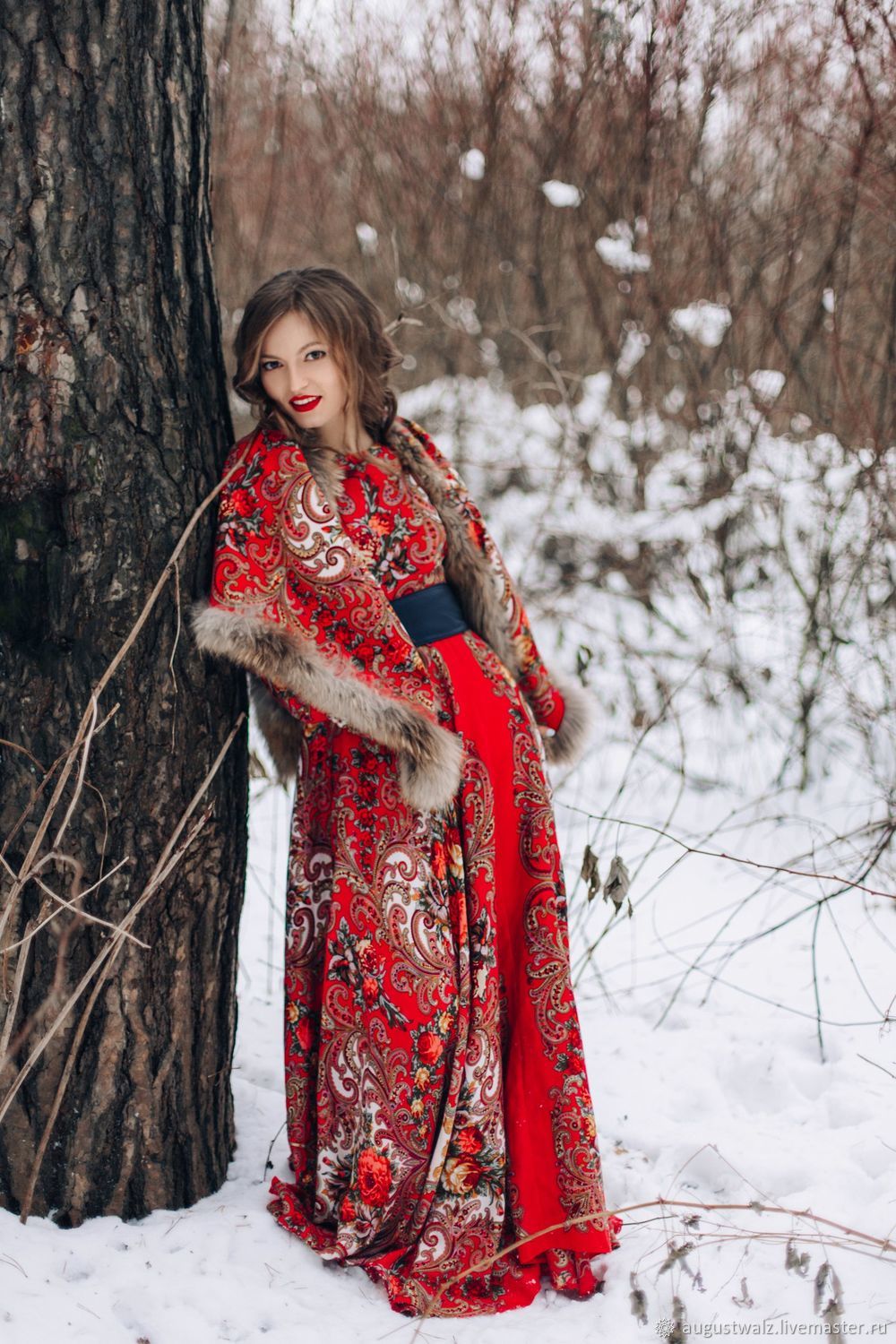 Photo Girls in Slavic costumes in Anda