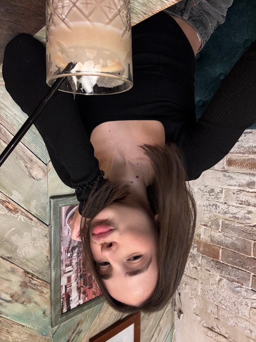 Fresh photos, fresh mood — Tina online in Anda